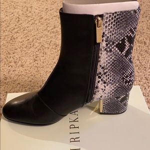 Judith Ripka boots size 8.5